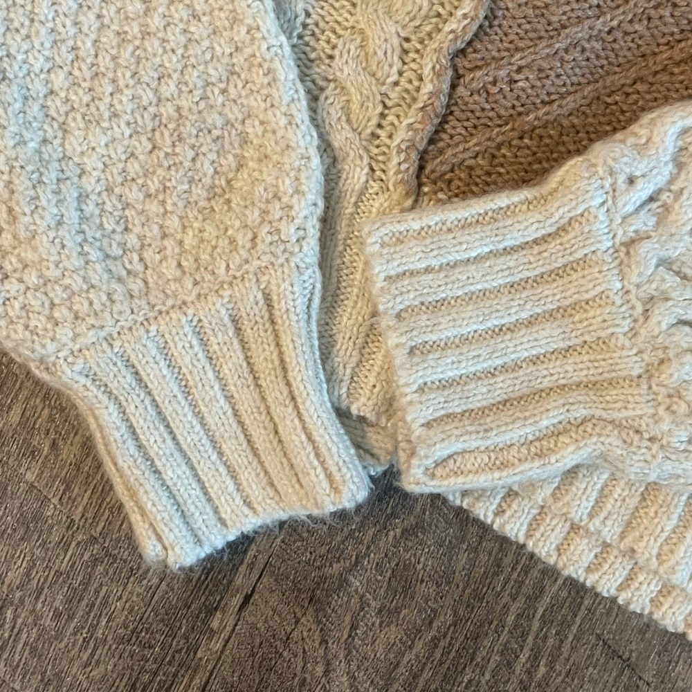 NWT Women’s American Eagle Sweater Size Medium - Picture 3 of 4